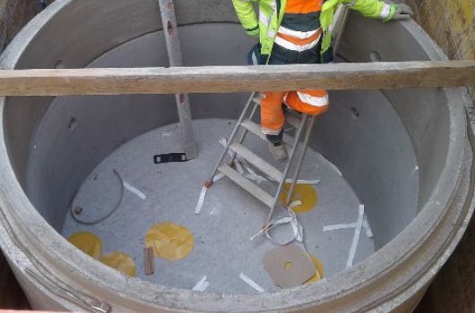 Cuve avec personnel qui travail